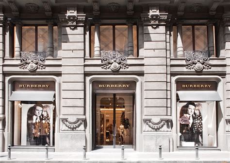 Negozio BURBERRY a NAPOLI in Via Calabritto 1/F